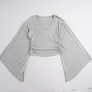 T-shirt court à manches longues évasées et décolleté en V profond, couleur unie, avec taille cintrée, style urbain unique et tendance, polyvalent et flatteur - Product Image 6