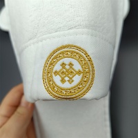 Pantoufles d'hôtel personnalisées de haute qualité Broderie en velours blanc Logo doré Pantoufles d'hôtel jetables antidérapantes