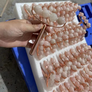 Masseur de cheveux à rouleau de jade avec manche en bois Outil de spa en cristal de pierre de Guasha naturelle pour les soins du cuir chevelu et la relaxation d'acupuncture - Product Image 6