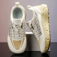 Chaussures de sport respirantes à lacets de haute qualité avec logo personnalisé, design léger rehaussant la taille et amorti