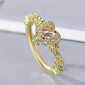 Anello Floreale Q769 da Donna con Zirconia Cubica Ovale e Incastonatura Pavé, Gioiello di Moda per Matrimonio - Product Image 3