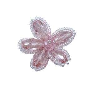 Venta Directa <span class=keywords><strong>de</strong></span> Fábrica Guangdong OEM, Parches <span class=keywords><strong>de</strong></span> <span class=keywords><strong>Flores</strong></span> Rosadas <span class=keywords><strong>de</strong></span> Cinco Pétalos <span class=keywords><strong>con</strong></span> Pedrería, Hechos a Mano, para Coser en Ropa, Zapatos y Sombreros, Nueva <span class=keywords><strong>Moda</strong></span> - Product Image 1