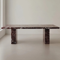 Table à manger rectangulaire en marbre Rosso Levanto de style scandinave moderne et luxueux avec finition polie