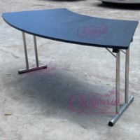 Table de banquet commerciale pliante demi-lune en gros avec pieds en acier inoxydable, table croissant pour mariage, événement, conférence, hôtel