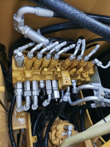 รถขุดเหมืองขนาดเล็กใช้ CAT307D 307C 308E 307E 7ตันปั๊มเครื่องยนต์ส่วนประกอบหลักสภาพดี - Product Image 4