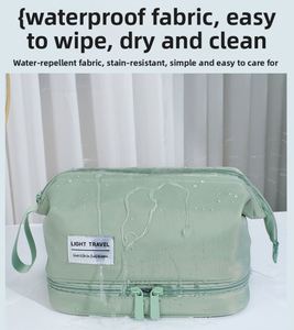 Sac de rangement cosmétique double couche grande capacité avec logo personnalisé, étui de voyage portable élégant pour séparation sec/humide, idéal pour la natation - Product Image 4