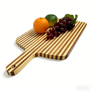 Pelle à pizza rayée en bambou avec manche en forme de pagaie pour le transfert de pizzas et de pains faits <span class=keywords><strong>maison</strong></span> - Product Image 2