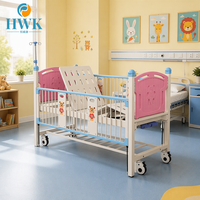 Lit médical pédiatrique à 2 fonctions avec réglage par manivelle et plateau à motifs animaux pour enfants en milieu hospitalier, clinique ou unité de thérapie