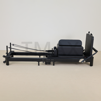 Lit de Pilates Reformer pliable en aluminium noir de marque Tmax, machines de Pilates Reformer pliantes avec pieds réglables pour exercices de renforcement du tronc
