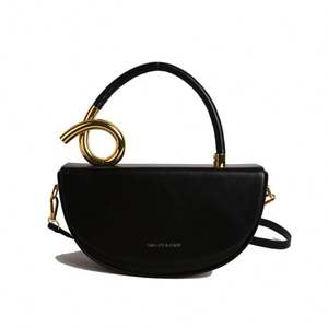 Bolso de mano de ratán con diseño de flamenco rosa para mujer, de moda actual, hecho a mano en Vietnam. - Product Image 2