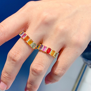 อาซูโอ 18K แหวนทองคำแท้สีเหลืองหรูหรา ประดับเพชรทรงเจ้าหญิงและไพลินธรรมชาติ ดีไซน์เรนโบว์ไลน์ เอเทอร์นิตี้แบนด์ ของขวัญแต่งงานสุดหรู - Product Image 5