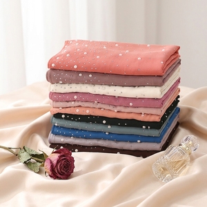 Hijab en mousseline de soie orné de strass et de perles du Zhejiang pour femmes musulmanes, à porter au quotidien, respirant et léger - Product Image 1