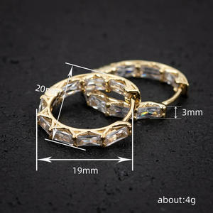 Orecchini a lobo Klunker in oro massiccio 18 carati con diamanti taglio baguette, incastonatura a canale, geometrici, classici, da donna, per tutti i giorni - Product Image 6