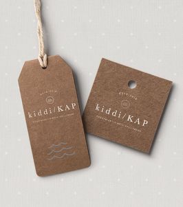 Etiquetas colgantes de papel ecológicas personalizadas; etiquetas laminadas 3D con forma personalizada, impermeables y duraderas para ropa, calzado y bolsos. - Product Image 6