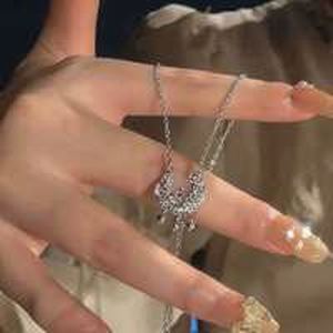 Vendita calda di tendenza Vintage Punk moda collane a strati gioielli da donna con fiore chiave perla all'ingrosso - Product Image 1