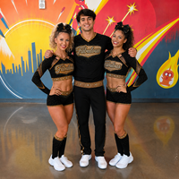 Ensemble d'uniformes de cheerleading personnalisés pour hommes et femmes, noir et or, avec strass, haut court à col en V, shorts et pantalon, tenue d'équipe de cheerleading