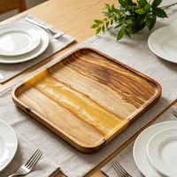Plateau de service en bois d'olivier et résine 20x20x1,5cm, plateau carré design rivière pour aliments, charcuterie, table basse et décoration intérieure