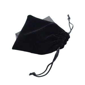 Nouveaux sacs en velours pour bijoux avec cordon de serrage, personnalisables, noirs, avec logo - Product Image 1