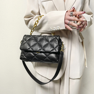 Nueva Colección 2025 Bolsos <span class=keywords><strong>de</strong></span> Hombro Elegantes <span class=keywords><strong>de</strong></span> Cuero PU Negro para Mujer, Bolsos <span class=keywords><strong>de</strong></span> Mano con <span class=keywords><strong>Cadena</strong></span> Dorada - Product Image 4