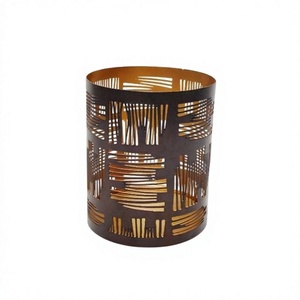 Porte-bougie en métal doré et noir, design admirable, pour décoration intérieure, aux prix les plus bas. - Product Image 1