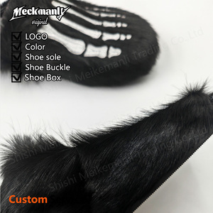 Pantuflas de plataforma de felpa bordadas personalizadas de moda 2024 para hombre, zapatos de zueco de felpa casuales para invierno - Product Image 3