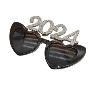 Gafas digitales 2024 con montura en forma de corazón, decoración de Año Nuevo, gafas de sol divertidas para fiesta de San Valentín