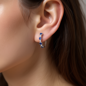 Orecchini a Cerchio in Oro Bianco con Gemma Blu Taglio Brillante Rotondo, Montatura a Griffe, Argento 925, Stile Classico per Donna, Uso Quotidiano - Product Image 2