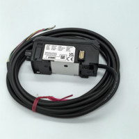 Capteur laser analogique multifonction CMOS KEYENCE IL-1050, sortie NPN/PNP, temps de réponse 1 µs, 12-24V, neuf et d'origine
