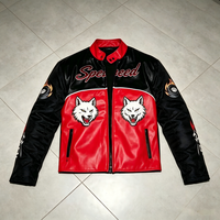 Blouson de motard streetwear Y2K personnalisé, rouge et noir, avec lettrage color block, style rétro motorsport, patchs chenille, blouson de course