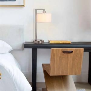 Lámpara de Noche de Metal de Lujo, Lámpara de Mesa Moderna para Hotel con Puerto USB - Product Image 4