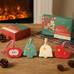 Coffret Cadeau Parfum de Noël, Ornement Suspendu en Bois d'Aromathérapie, Décoration Parfumée pour la Maison, Cadeau d'Entreprise pour les Fêtes - Product Image 1