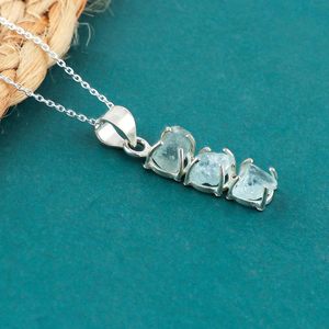 Pendentif en cristal naturel à trois pierres, serti de griffes, unisexe, à porter au quotidien - Product Image 2