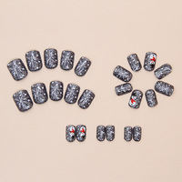 24 faux ongles carrés courts en acrylique, style dessin animé de Noël, couleur nude rouge, couvrance totale, amovibles, avec motifs pré-dessinés pour femmes
