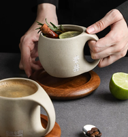Ensemble tasse et soucoupe en céramique rustique rétro minimaliste, mug pour latte art de niche, tasse à boire pour le thé de l'après-midi à la maison