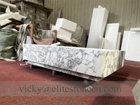 Table basse carrée en marbre Arabescato Vagli pour salon de luxe