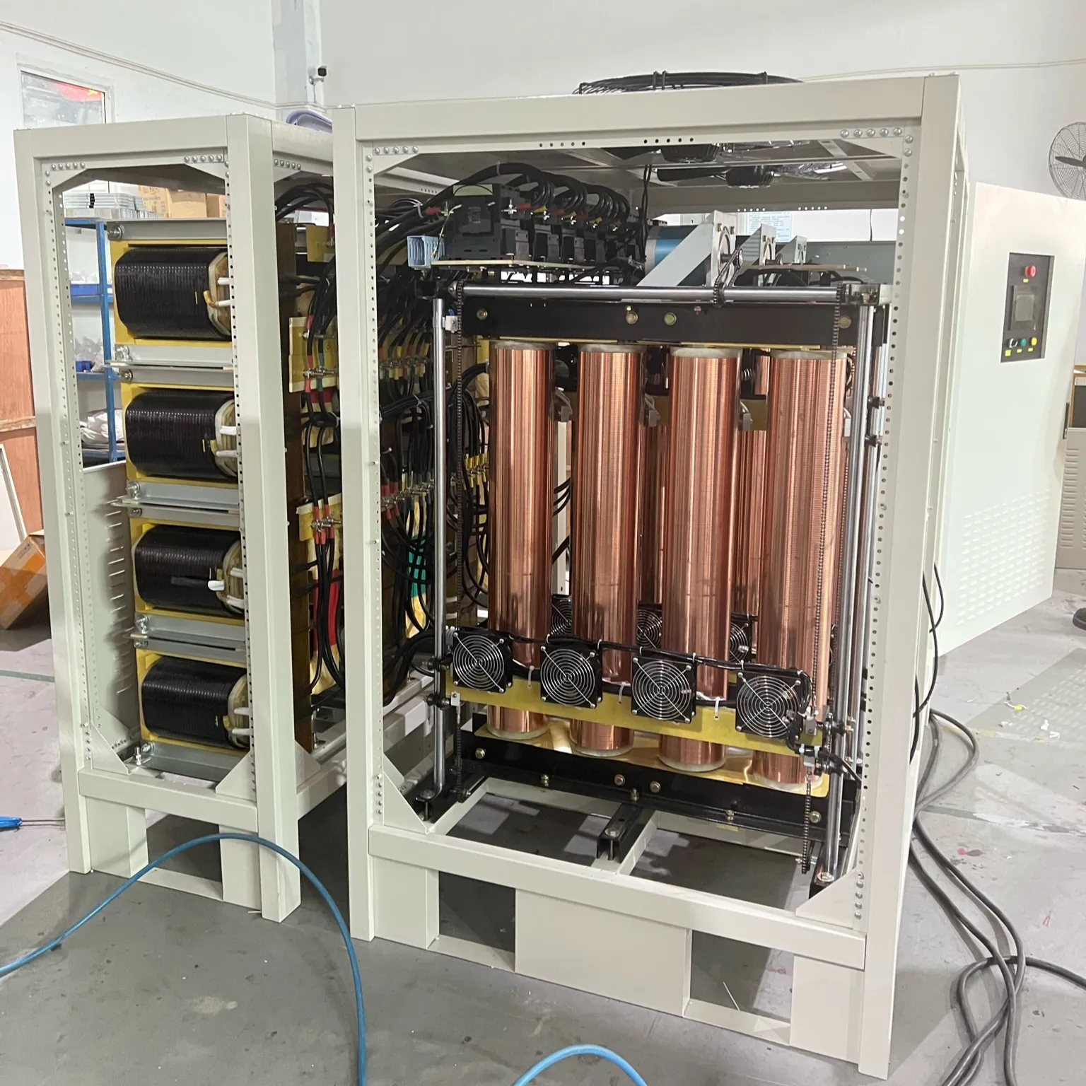 Xingkerong marka 380v/400v triphase 1000kva elektrik stabilitor voltaj regülatörü sabitleyici fabrika üretim hattı için