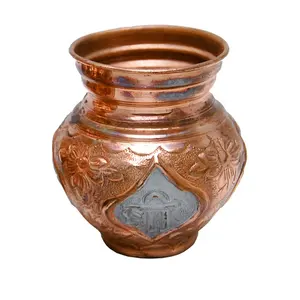 Nouveau modèle innovant de kalash en cuivre avec finition polie pour la décoration et les rituels religieux - Product Image 1