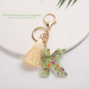 Pendentif en résine Jincan avec lettres anglaises, bijou esthétique populaire, pendentif papillon, porte-clés à sequins verts - Product Image 4