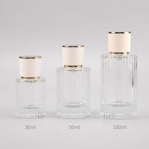 Vente en gros de flacons de <span class=keywords><strong>parfum</strong></span> en verre côtelé cylindriques de 30/50/100 ml <span class=keywords><strong>avec</strong></span> bouchon à col doré - <span class=keywords><strong>Flacon</strong></span> de <span class=keywords><strong>parfum</strong></span> <span class=keywords><strong>vide</strong></span> rechargeable - Product Image 4