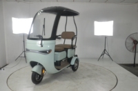 Vente directe d'usine Tricycle électrique à bas prix Nouvelle énergie Nouveau tricycle compact cyclomoteur à 3 roues avec auvent de toit Vente chaude
