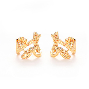 Orecchini a clip con foglie di pino da donna, design floreale minimalista, gioielli alla moda, accessorio elegante da indossare tutti i giorni - Product Image 1