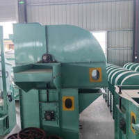 Elevatore a tazze per cereali con altezza di sollevamento selezionabile per uso in silo e mulini