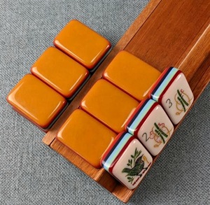 Juego de Mahjong americano acrílico de 7 capas, diseño de Walk With <span class=keywords><strong>Me</strong></span>, azulejos Mahjong 160 personalizados de lujo tallados - Product Image 2