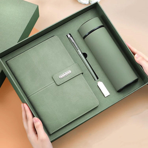 Set de Regalo Ejecutivo de Lujo A5 con Agenda, Botella, Cuaderno de Cuero PU Personalizable, Bolígrafo, Taza Térmica y USB - Product Image 6