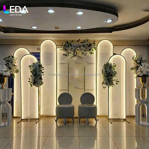 Arche de mariage romantique LEDA, éclairage de scène LED, toile de fond dorée en fer, accessoires métalliques pour la décoration de mariage - Product Image 1
