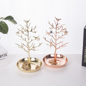 ที่วางเครื่องประดับดีไซน์ต้นไม้รูปนกโลหะสุดสร้างสรรค์ สำหรับจัดเก็บต่างหู แหวน กำไล สร้อยคอ ใช้ตกแต่งโต๊ะหรือเคาน์เตอร์ - Product Image 1