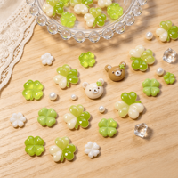 Breloques pour ongles transparentes dégradées en forme de trèfle, accessoires 3D en résine en forme d'ours de dessin animé, décorations porte-bonheur trèfle à quatre feuilles pour nail art