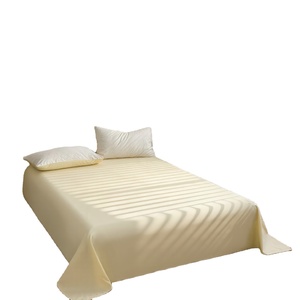 Set di Biancheria da Letto di Lusso per Hotel, Misura Queen, 100% Cotone Bianco e Giallo, Include Copripiumino e 2 Federe, Vendita all'Ingrosso - Product Image 1