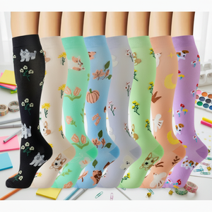 Calcetines deportivos profesionales de compresión largos hasta la rodilla para mujer, negros, con diseño de calavera de cómic, para levantamiento de pesas, con logo personalizado, calcetines atléticos. - Product Image 5
