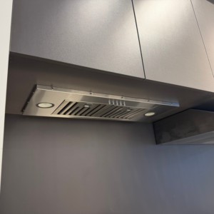 Hotte de cuisine en acier inoxydable de 28 pouces, 1000 m³/h, avec filtre à déflecteurs, moteur ultra silencieux, 3 vitesses, éclairage LED - Product Image 6